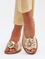 Skórzane Płaskie Sandały Z Ozdobą CheBello 4642 Złote