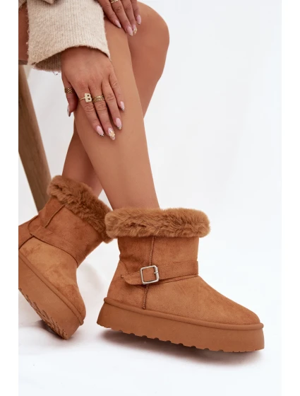 Ženské sněhule na platformě s přezkou a kožešinou Camel Jesella Ženské sněhule na platformě s přezkou a kožešinou Camel Jesella