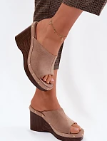 Dámské sandály na platformě z umělé semiše zlaté přezky tmavě béžové Norvia