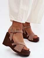 Dámské sandály na platformě se zlatými přezkami Béžové Velvra