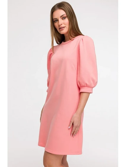 Šaty áčkového střihu s rukávy korálová barva model 21047131 - BeWear