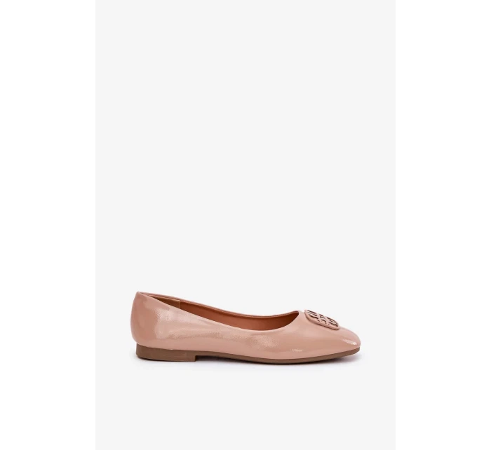Dámské lakované elegantní baleríny s ozdobným detailem Vinceza – béžové Dámské lakované elegantní baleríny s ozdobným detailem Vinceza – béžové
