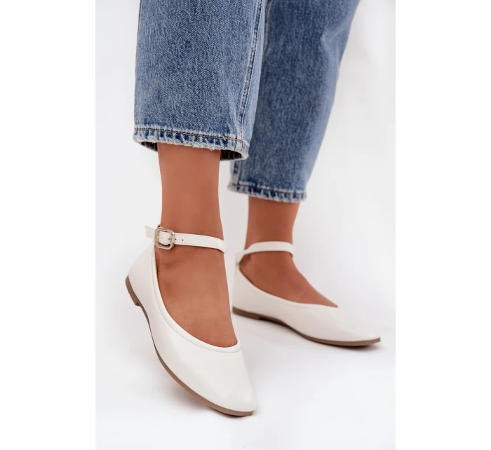 Dámske baleríny s opaskom a prackou Janelor - biele Dámske baleríny s opaskom a prackou Janelor - biele