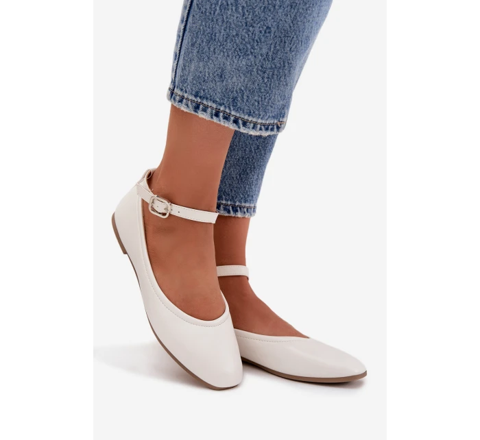 Dámske baleríny s opaskom a prackou Janelor - biele Dámske baleríny s opaskom a prackou Janelor - biele