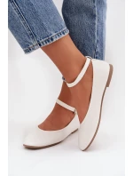 Dámske baleríny s opaskom a prackou Janelor - biele Dámske baleríny s opaskom a prackou Janelor - biele