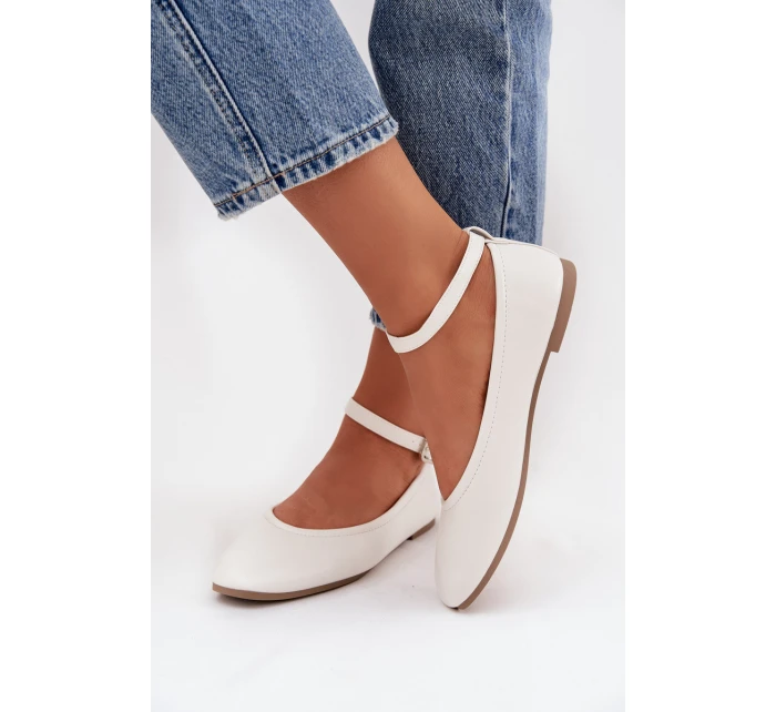 Dámske baleríny s opaskom a prackou Janelor - biele Dámske baleríny s opaskom a prackou Janelor - biele