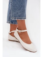 Dámske baleríny s opaskom a prackou Janelor - biele Dámske baleríny s opaskom a prackou Janelor - biele