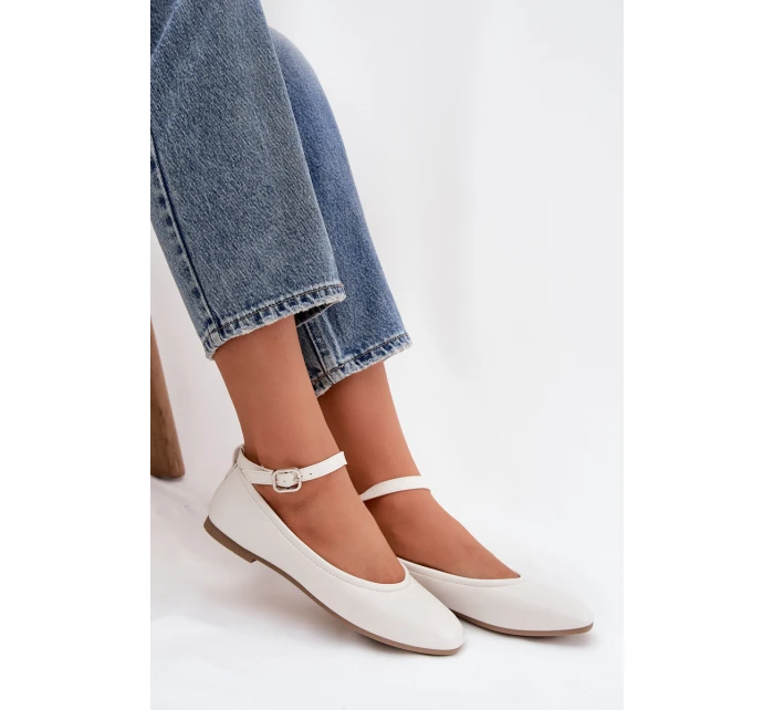 Dámske baleríny s opaskom a prackou Janelor - biele Dámske baleríny s opaskom a prackou Janelor - biele
