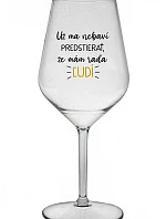 UŽ MA NEBAVÍ PREDSTIERAŤ, ŽE MÁM RADA ĽUDÍ - priehľadný nerozbitný pohár na víno 470 ml
