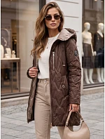 Kurtka damska przejściowa pikowana z kapturem brązowa model 22342146 - FashionStreet Kurtka damska przejściowa pikowana z kapturem brązowa model 22342146 - FashionStreet