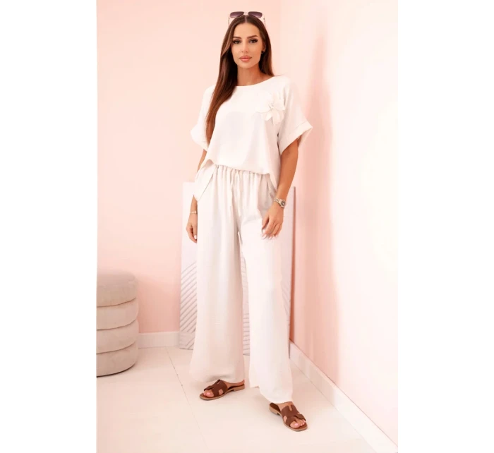 Dámský komplet z viskózy s ozdobným květem a širokými kalhotami - béžový