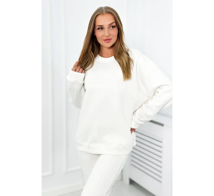 Izolovaná souprava model 18922101 ecru - K-Fashion Izolovaná souprava model 18922101 ecru - K-Fashion