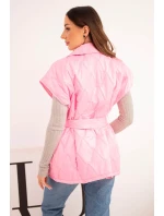 Dámská prošívaná vesta s páskem a širokým límcem světle růžová