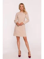 model 21319189 Šaty s ozdobnými knoflíky v pase béžové - STYLOVE model 21319189 Šaty s ozdobnými knoflíky v pase béžové - STYLOVE