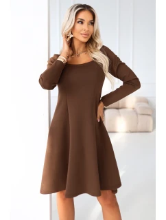 pohodlné trapézové šaty s výstřihem a dlouhými rukávy čokoládové model 21787433 - numoco