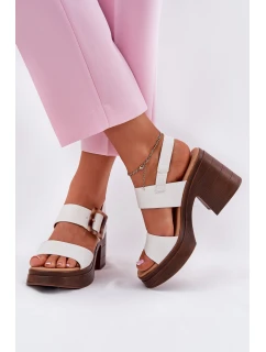 Dámské sandály na masivním podpatku a platformě Bílé model 21695408 - VINCEZA