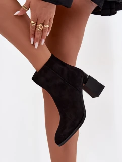 Dámské kozačky z přírodního semiše na podpatku vyhřívané model 21713784 Černé - D&A