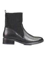 Výborné černé kotníčkové boty dámské na plochém podpatku Výborné černé kotníčkové boty dámské na plochém podpatku