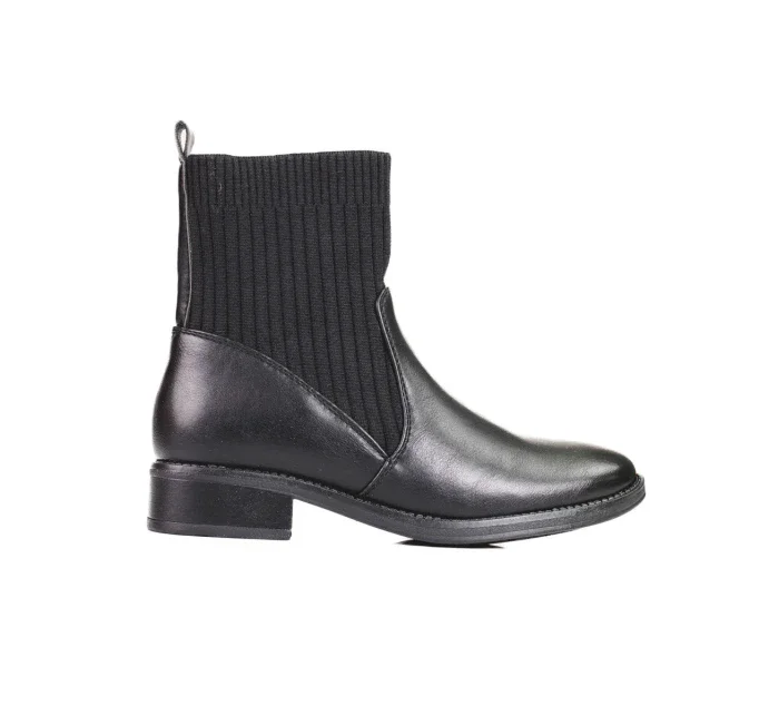 Výborné černé kotníčkové boty dámské na plochém podpatku Výborné černé kotníčkové boty dámské na plochém podpatku