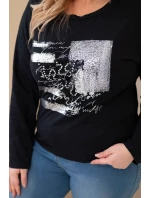 Dámska blúzka s potlačou v nadmernej veľkosti s dlhším zadným dielom čierna