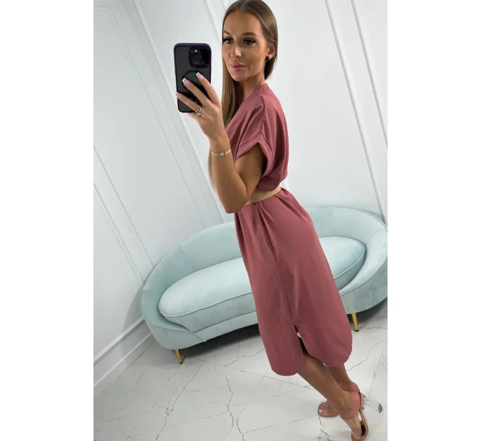 Šaty s ozdobným pásom tmavoružové