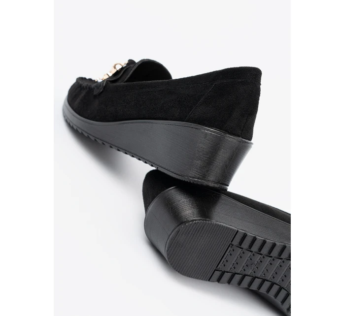 Zajímavé dámské černé polobotky na klínku Zajímavé dámské černé polobotky na klínku