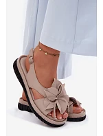 Kožené dámské sandály s ozdobným květinovým Vinceza 66917 Béžové