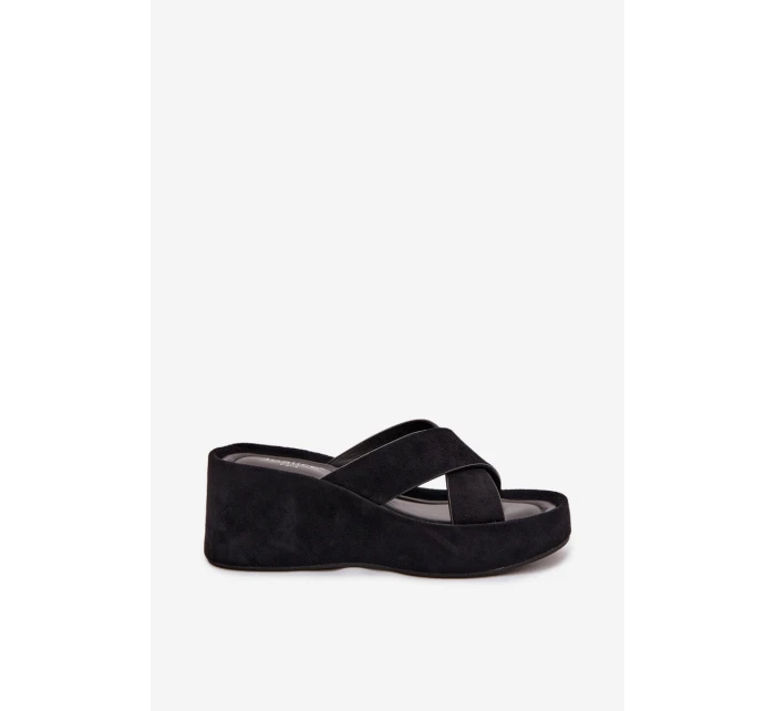 Dámské pantofle na platformě z eko semiše černé Calorine