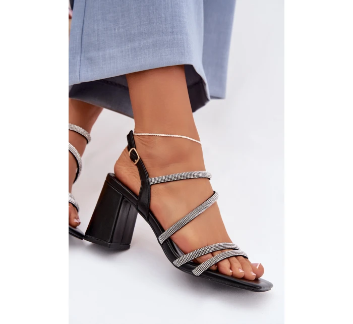 Černé dámské sandály na podpatku s pásky a model 22027990 - Boto