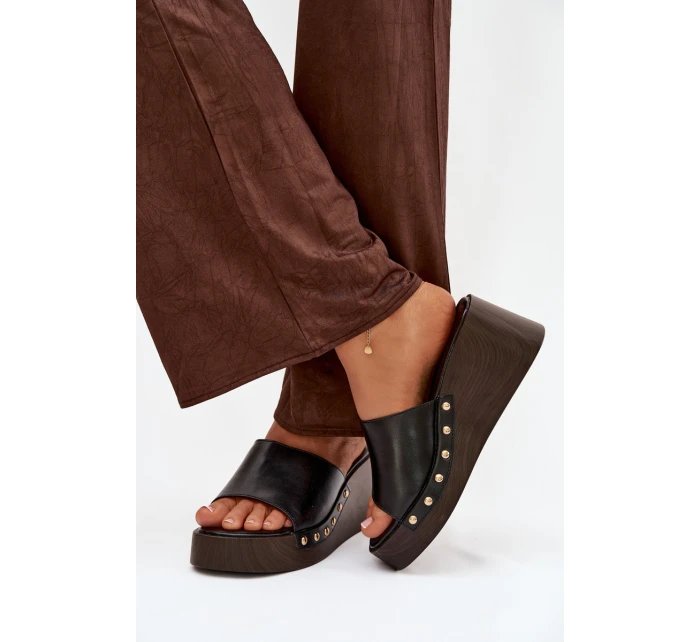 Dámské nazouváky na platformě se zlatými nýty Černé Arionne