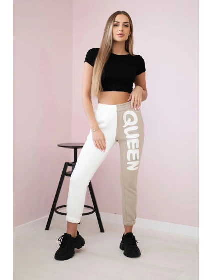 Dámske tepláky s nápisom QUEEN béžové