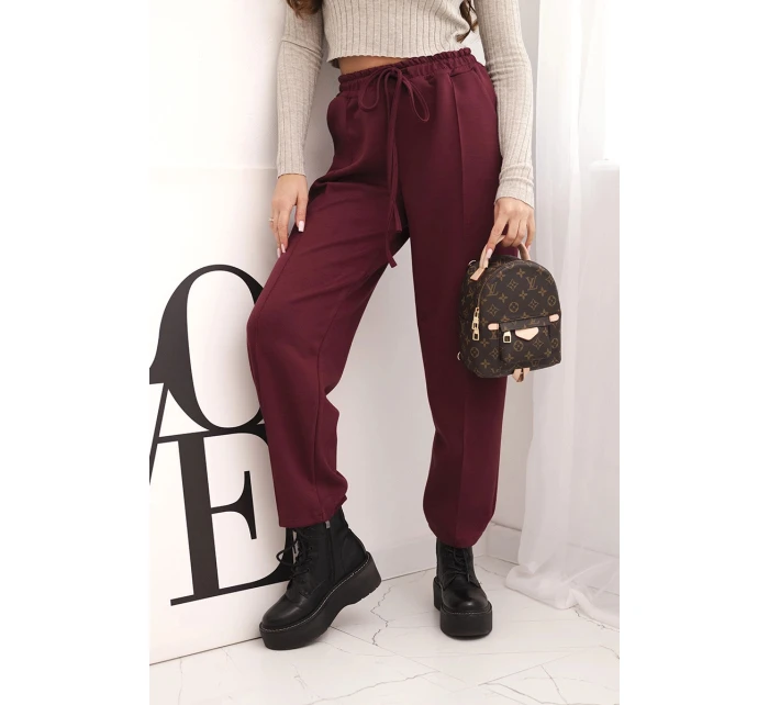 Elegantné nohavice s vysokým pásom a viazaním v páse vo vínovej farbe Elegantné nohavice s vysokým pásom a viazaním v páse vo vínovej farbe