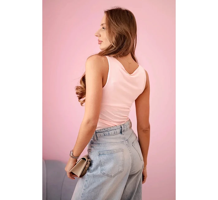 Dámska blúzka bez ramienok s púdrovo ružovým výstrihom