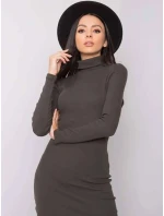 Priliehavé rebrované šaty v tmavej khaki farbe s rolákom Rue Paris (5133) Priliehavé rebrované šaty v tmavej khaki farbe s rolákom Rue Paris (5133)