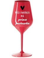 MŮJ PARTNER MÁ PRIMA PARTNERKU - červená nerozbitná sklenice na víno 470 ml MŮJ PARTNER MÁ PRIMA PARTNERKU - červená nerozbitná sklenice na víno 470 ml
