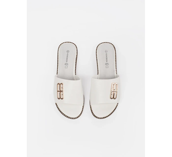 Klasické bílé nazouváky dámské na plochém podpatku Klasické bílé nazouváky dámské na plochém podpatku