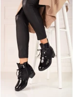 Pohodlné dámske čierne členkové topánky na plochom podpätku Pohodlné dámske čierne členkové topánky na plochom podpätku