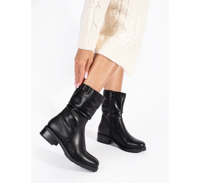 Zaujímavé čierne dámske členkové topánky na širokom podpätku