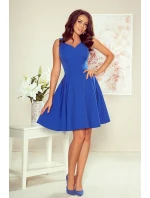 Rozšírené dámske šaty v Chrpová farbe s výstrihom v tvare srdca model 7718529 Rozšírené dámske šaty v Chrpová farbe s výstrihom v tvare srdca model 7718529