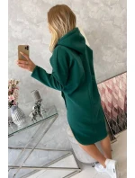 Šaty s kapucňou a bočným rázporkom tmavo zelené