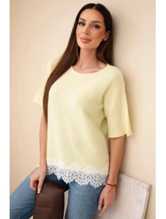 Dámsky sveter s krátkym rukávom a čipkou žltý