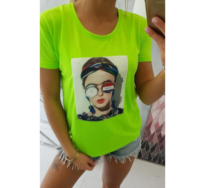 Blúzka s dámskou grafickou zelenou neónovou farbou Blúzka s dámskou grafickou zelenou neónovou farbou