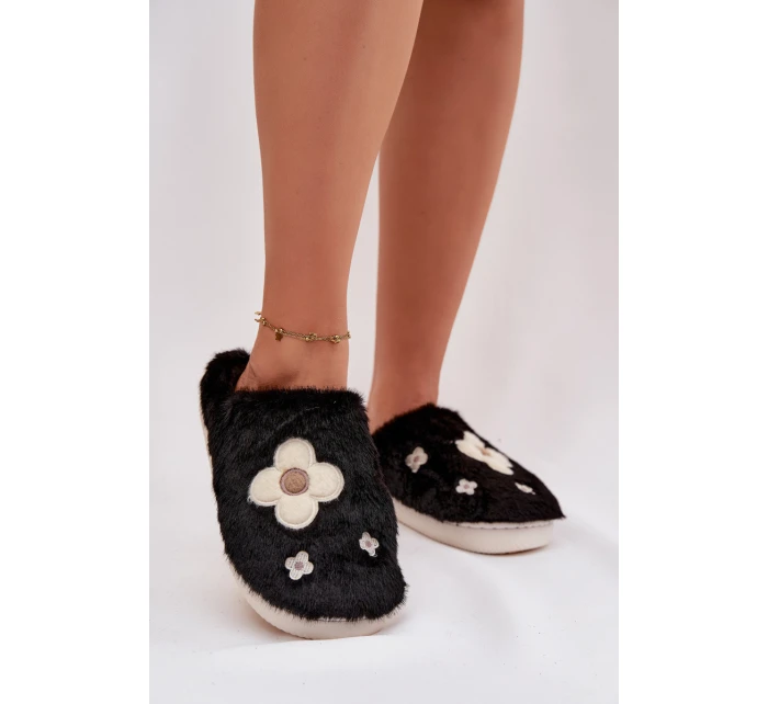 Dámske papuče s kožušinou a kvetmi - čierne Selinne Dámske papuče s kožušinou a kvetmi - čierne Selinne