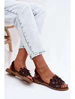 Kožené sandály na nízkém podpatku model 22122932 Čokoládové - Zazoo