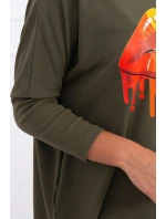 Oversize halenka s model 18743442 potiskem rtů v barvě khaki - K-Fashion Oversize halenka s model 18743442 potiskem rtů v barvě khaki - K-Fashion