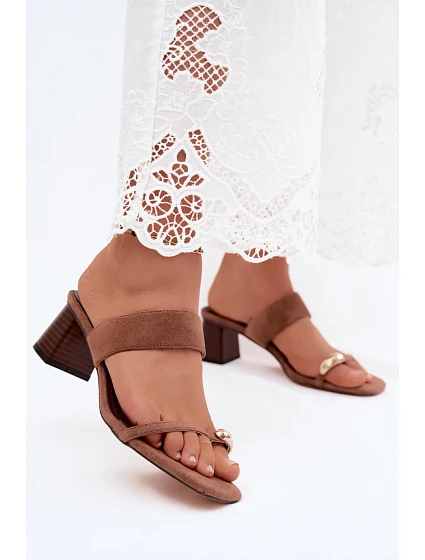 Klapky na podpatku model 228978 Step in style Klapky na podpatku model 228978 Step in style