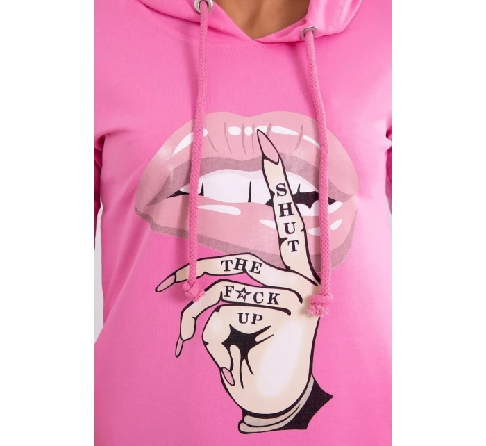 Šaty s dlhším chrbtom a farebnou svetlo ružovou potlačou