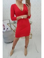 Přiléhavé šaty s výřezem pod prsy červené barvy