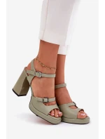 Dámské kožené sandály na podpatku model 21695162 zelené - VINCEZA