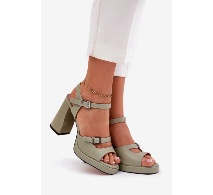 Dámské kožené sandály na podpatku model 21695162 zelené - VINCEZA